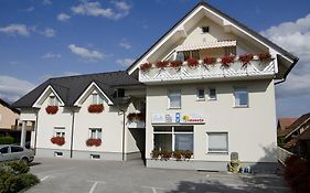 Dezman Apartments & Rooms